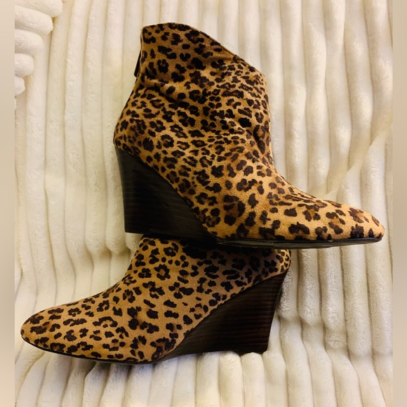 IMPO NWOT LEOPARD WEDGE HEEL BOOTIES rear zipper, stretchy suede like material - Picture 2 of 8